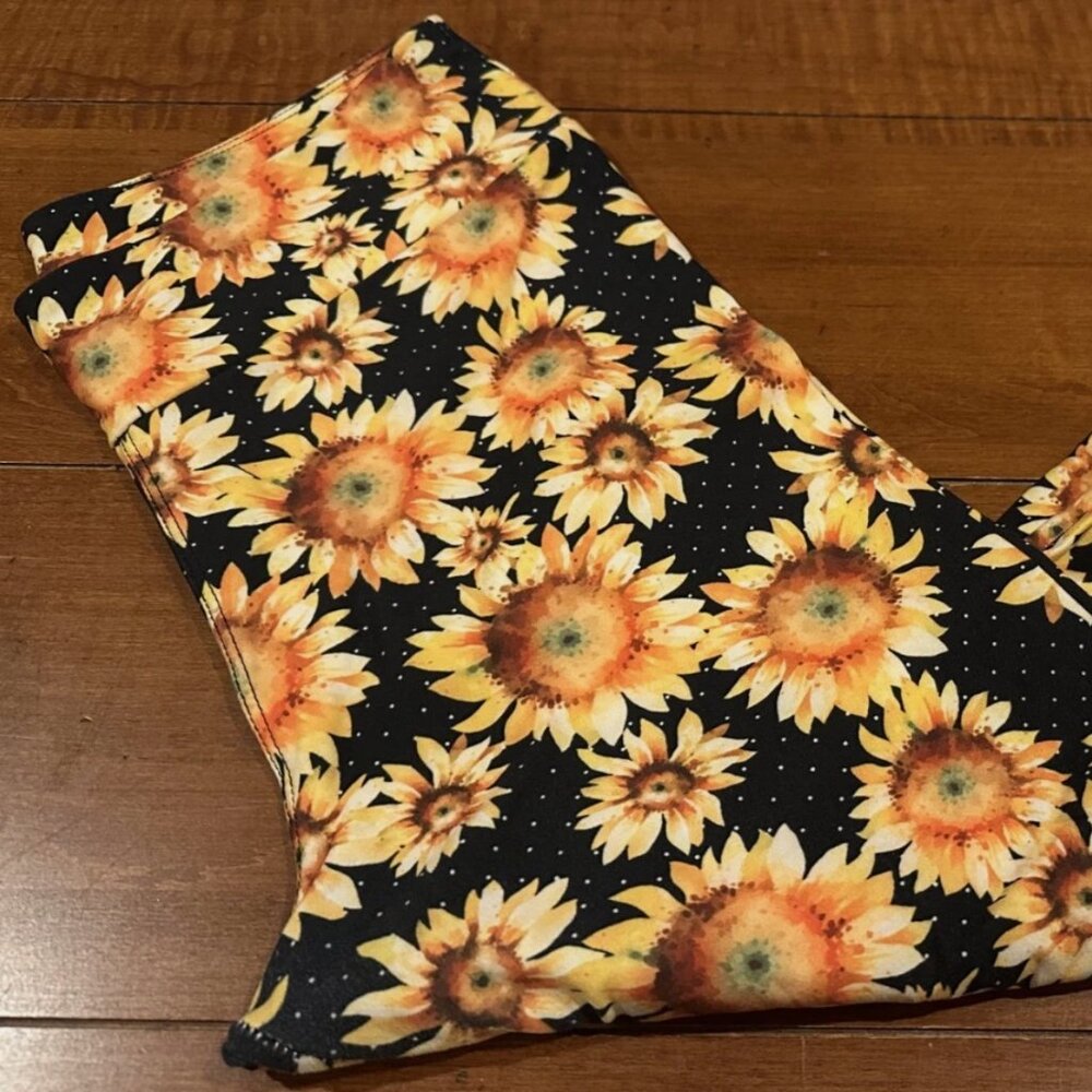 Ladies Buttery Soft Capri Leggings- Sunflowers- One Size
